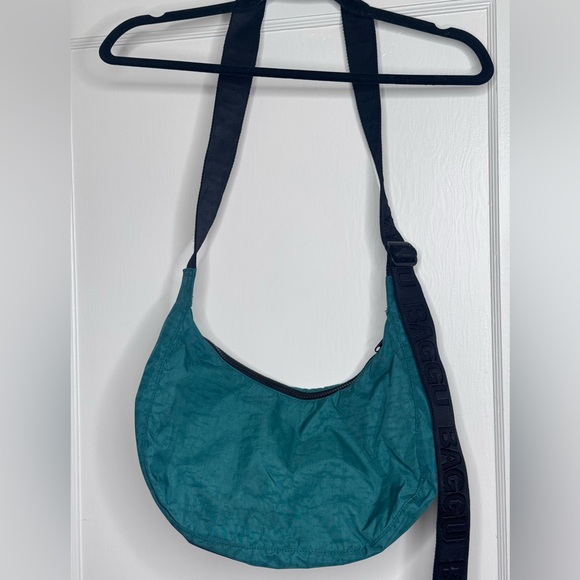 BAGGU X Peanuts Medium Nylon Crescent Bag - Picture 5 of 8